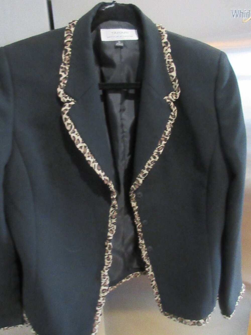 Tahari Jacket Women 12 Black Crepe Lined Blazer  12 m timeless 3 button